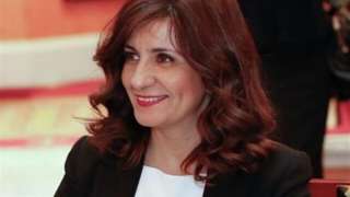 نبيلة مكرم: نقدم كافة التسهيلات...
