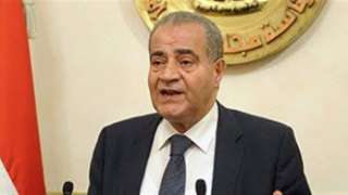 وزير التموين يتفقد مصانع إنتاج...