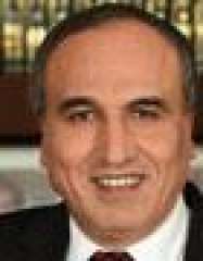 عبدالمحسن‭ ‬سلامة يكتب: يد تقاتل فى...