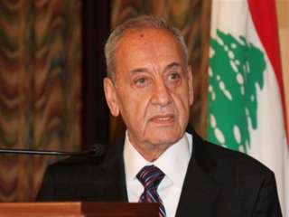 رئيس مجلس النواب اللبناني يستعرض...