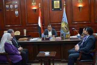 محافظ الأقصر يلتقى وفدا من...