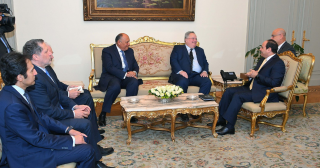 وزير خارجية اليونان يغادر القاهرة...