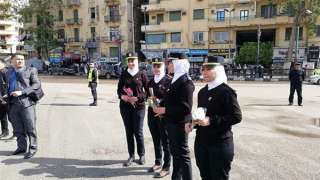 الشرطة النسائية تؤمن احتفالات المصريين...