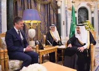 خادم الحرمين يلتقي نائبا عن...