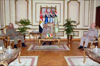 صدقي صبحي يلتقي رئيس الأركان...