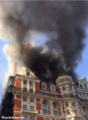 بالصور.. نشوب حريق في فندق وسط العاصمة لندن  
