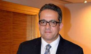 وزير الآثار يغادر مطار القاهرة...