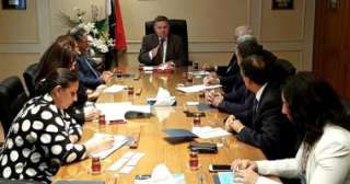 هشام توفيق يبحث مع غرفة...