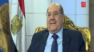 الرئيس السيسي يمنح رئيس المحكمة...