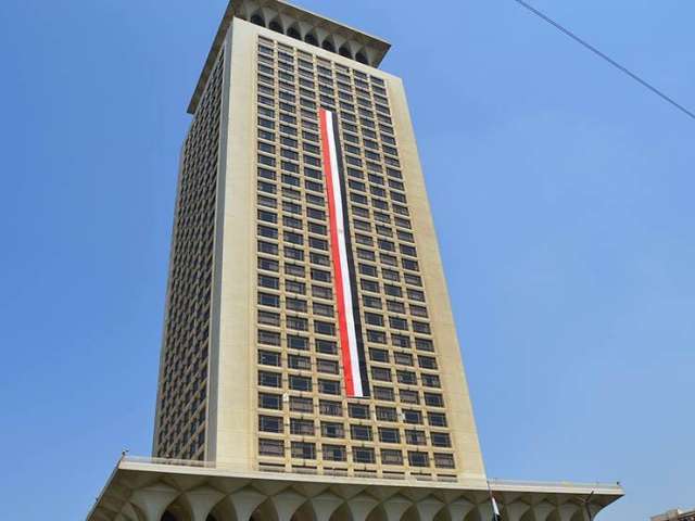وزارة الخارجية تهيب بالمصريين الالتزام بقواعد السفر والإقامة في روسيا
