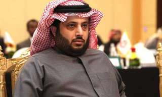 تركي آل الشيخ يزور مشجع...