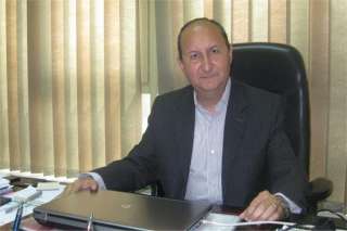 وزير التجارة والصناعة يلغي قرارا...