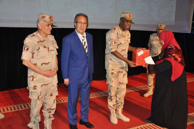 ندوة تثقيفية بالتعاون بين وزارتى الدفاع والتعليم العالى بإحدى الجامعات الخاصة