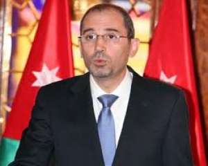 يبحث وزير الخارجية الأردني مع...