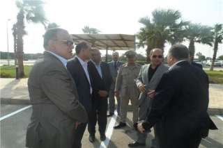 وزير الطيران المدني يتفقد مطار...