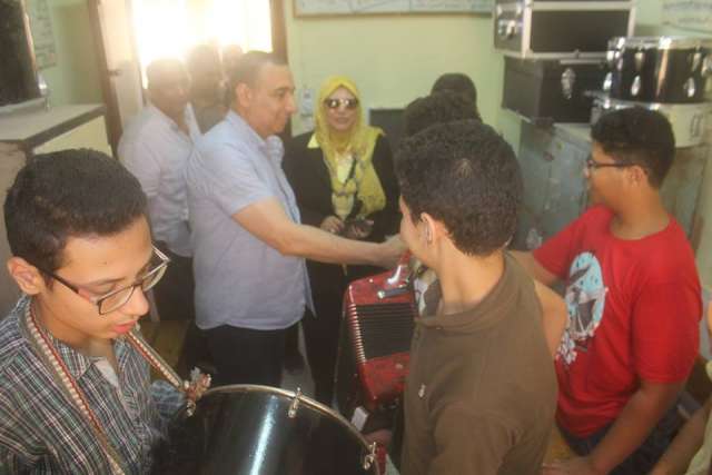 بالصور..سكرتير مساعد كفر الشيخ يواصل جولاته للإطمئنان علي جاهزية المدارس