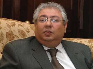سفير مصر لدى السودان يشيد...