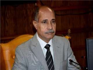 وزير الطيران يبحث مع سفير...