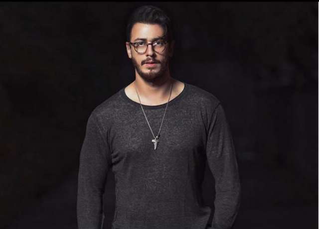 بالفيديو.. والدة ”سعد لمجرد” تقاضي إعلامي تونسي سخر من نجلها