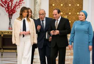 بالصور ..الرئيس السيسي وقرينته يستقبلان...