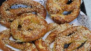 طريقة عمل السميط بالسمسم