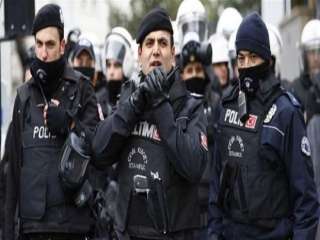  تركيا تعتقل سبعة أشخاص بينهم...
