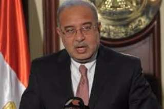 شريف إسماعيل يسلم الرئيس التشادي...