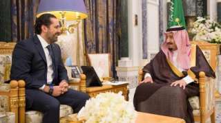 الملك سلمان يبحث مع العاهل...