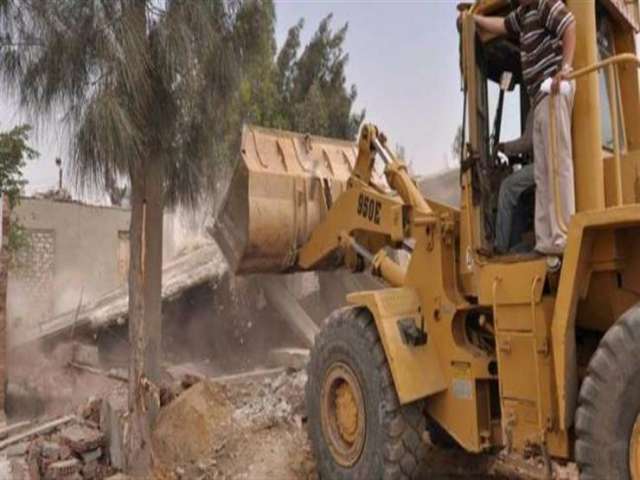 إزالة التعديات على 10 أفدنة أملاك دولة في الوادي الجديد  