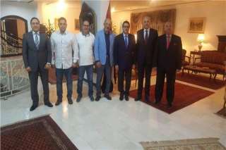 سفير مصر بالكويت يستقبل أعضاء...