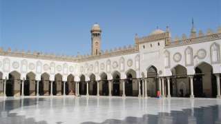 عالم أزهري يوضح حكم إعطاء...