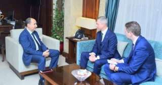وزير التجارة يبحث مع نظيره...