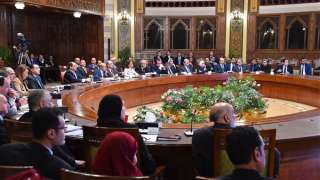 الرئيس السيسي يلتقي القيادات التنفيذية...