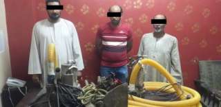 ضبط 3 أشخاص بتهمة التنقيب...