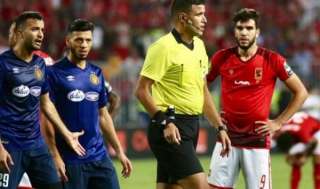 رفع الإيقاف عن حكم مباراة...