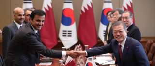 أمير قطر يجتمع مع رئيس...