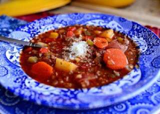 طريقة عمل شوربة الخضار باللحم...