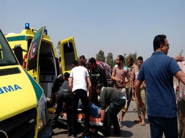مصرع وإصابة 6 اشخاص فى انقلاب سيارة عمال