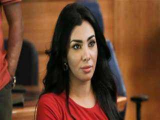 ترحيل الفنانة ميريهان حسين لقسم...