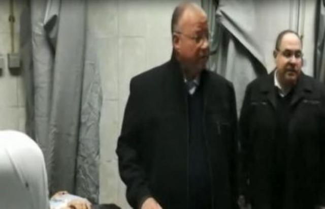 بالفيديو.. محافظ القاهرة يزور مصابي الشرطة في تفجير الدرب الأحمر