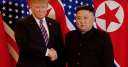 شاهد.. ترامب يصافح كيم جونج...