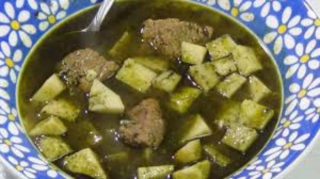 عمل القلقاس بالكزبرة الخضراء