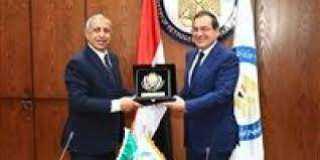 الملا يشهد توقيع تعاون بين...