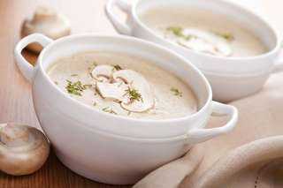 عمل شوربة الفطر بالكريمة الجاهزة