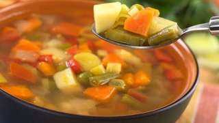 عمل شوربة الخضار بالكرفس