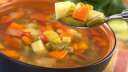 عمل شوربة الخضار بالكرفس