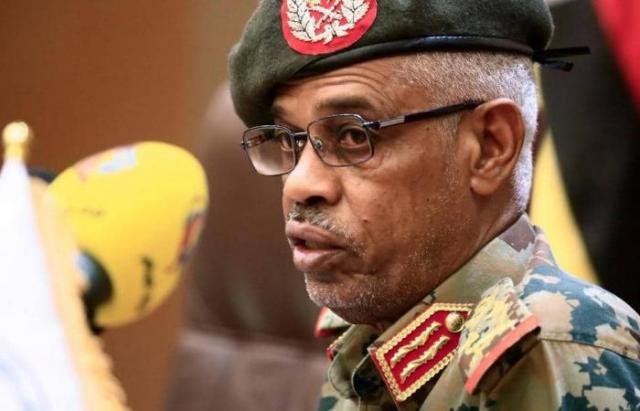 إحالة عوض بن عوف وصلاح قوش إلى التقاعد