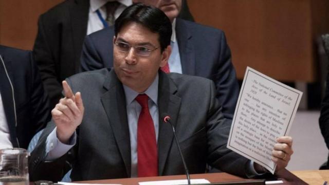 مندوب إسرائيل يرفع التوراة في مجلس الأمن ..لهذا السبب