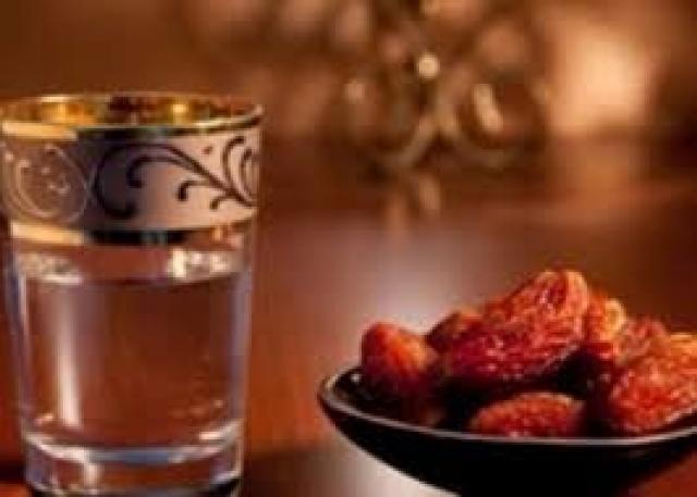الافتاء توضح وقت الافطار قبل صلاة المغرب أم بعدها