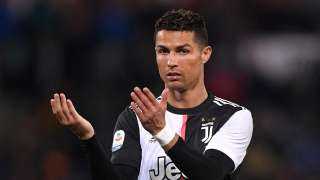 رونالدو يطالب يوفنتوس بالتعاقد مع...